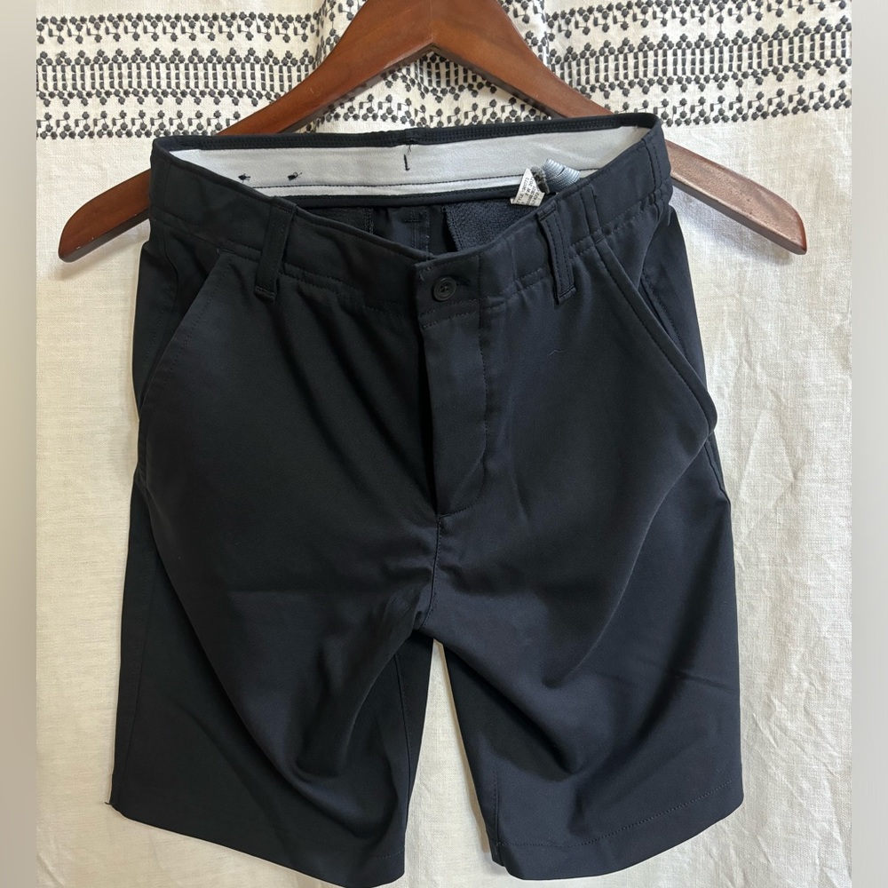 Under Armour Shorts Boys Size Medium.